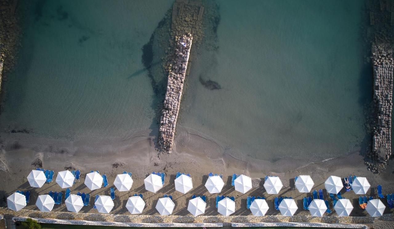 Roda Beach Resort & Spa エクステリア 写真