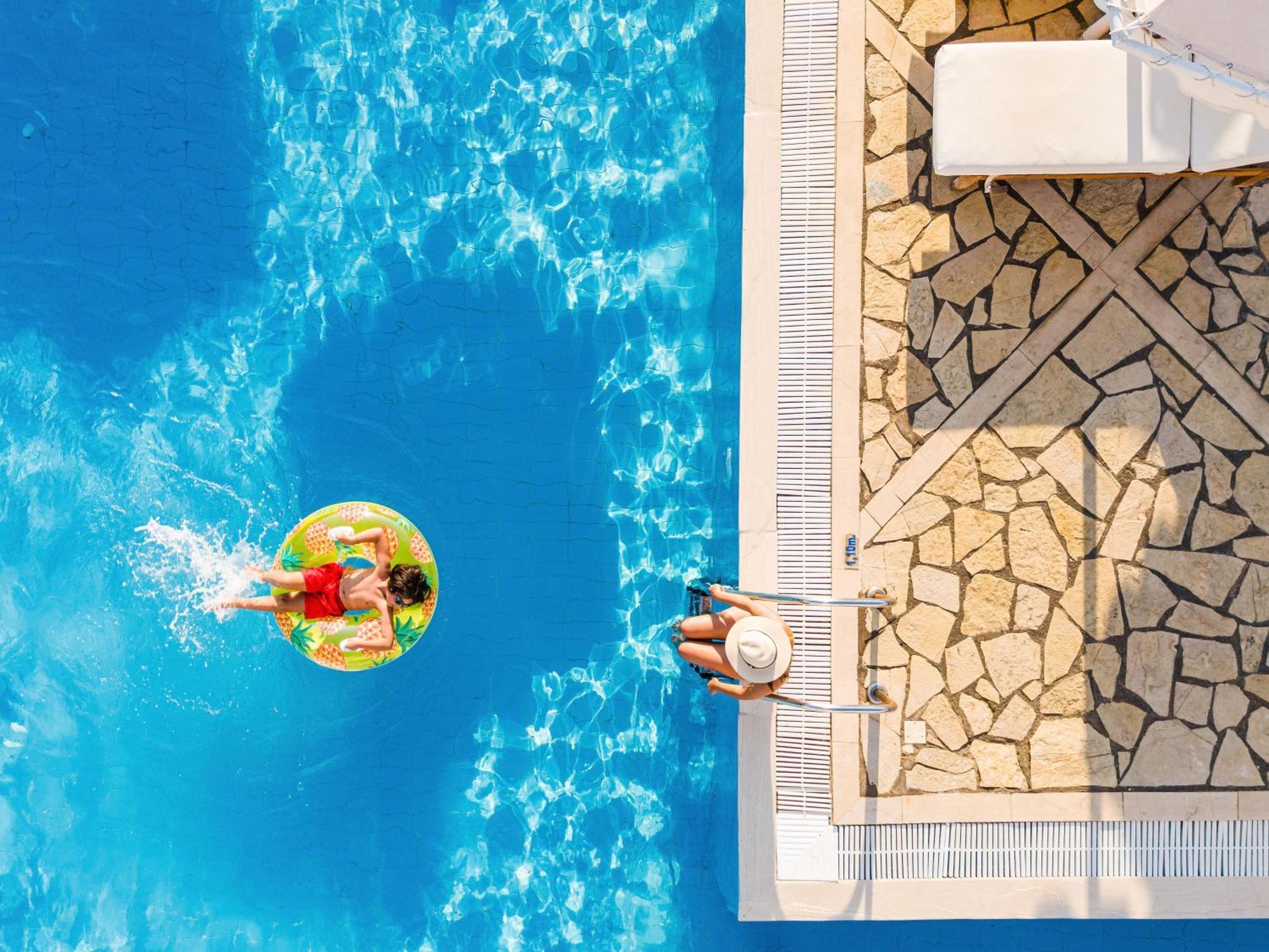 Roda Beach Resort & Spa エクステリア 写真