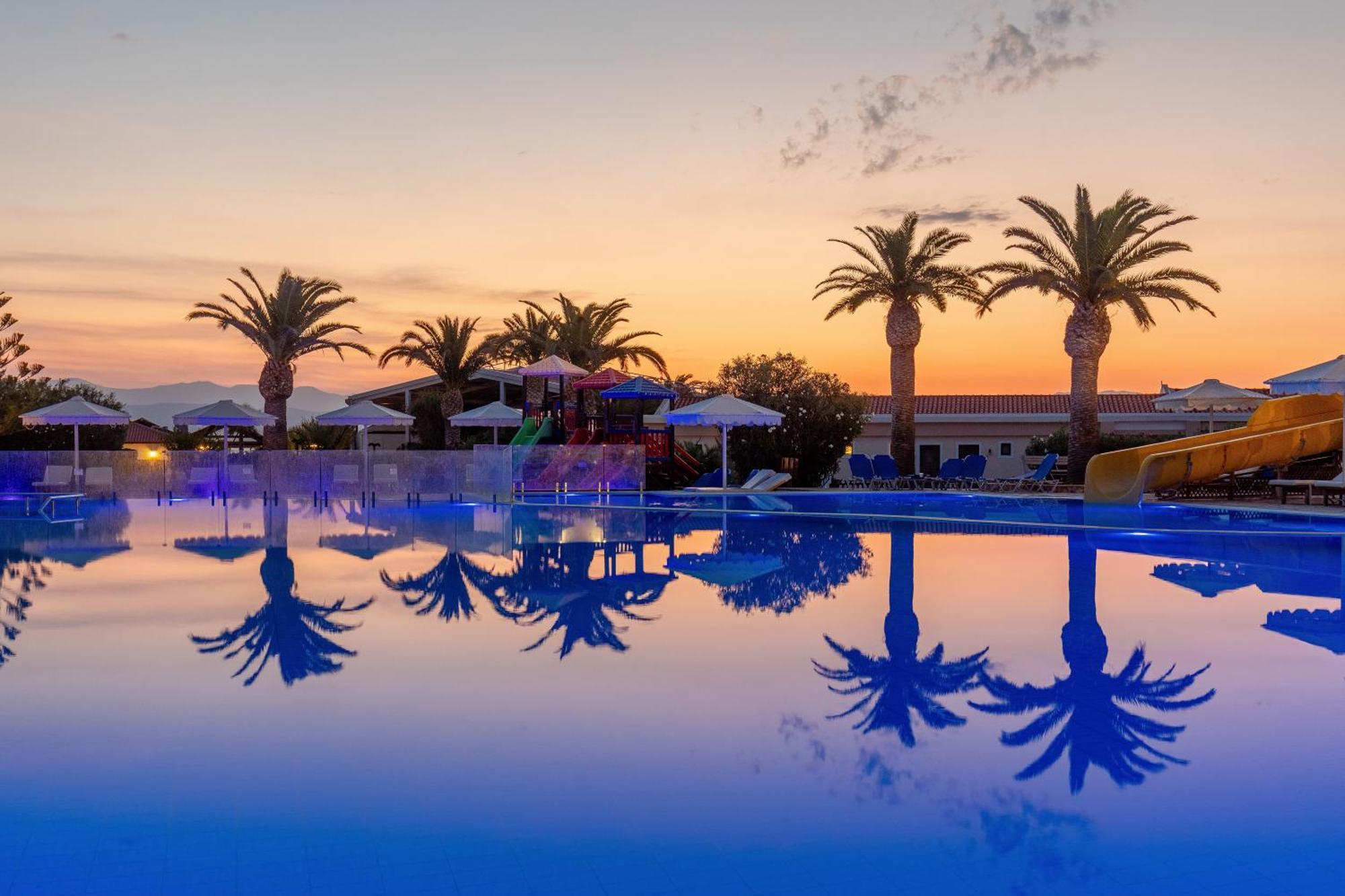 Roda Beach Resort & Spa エクステリア 写真