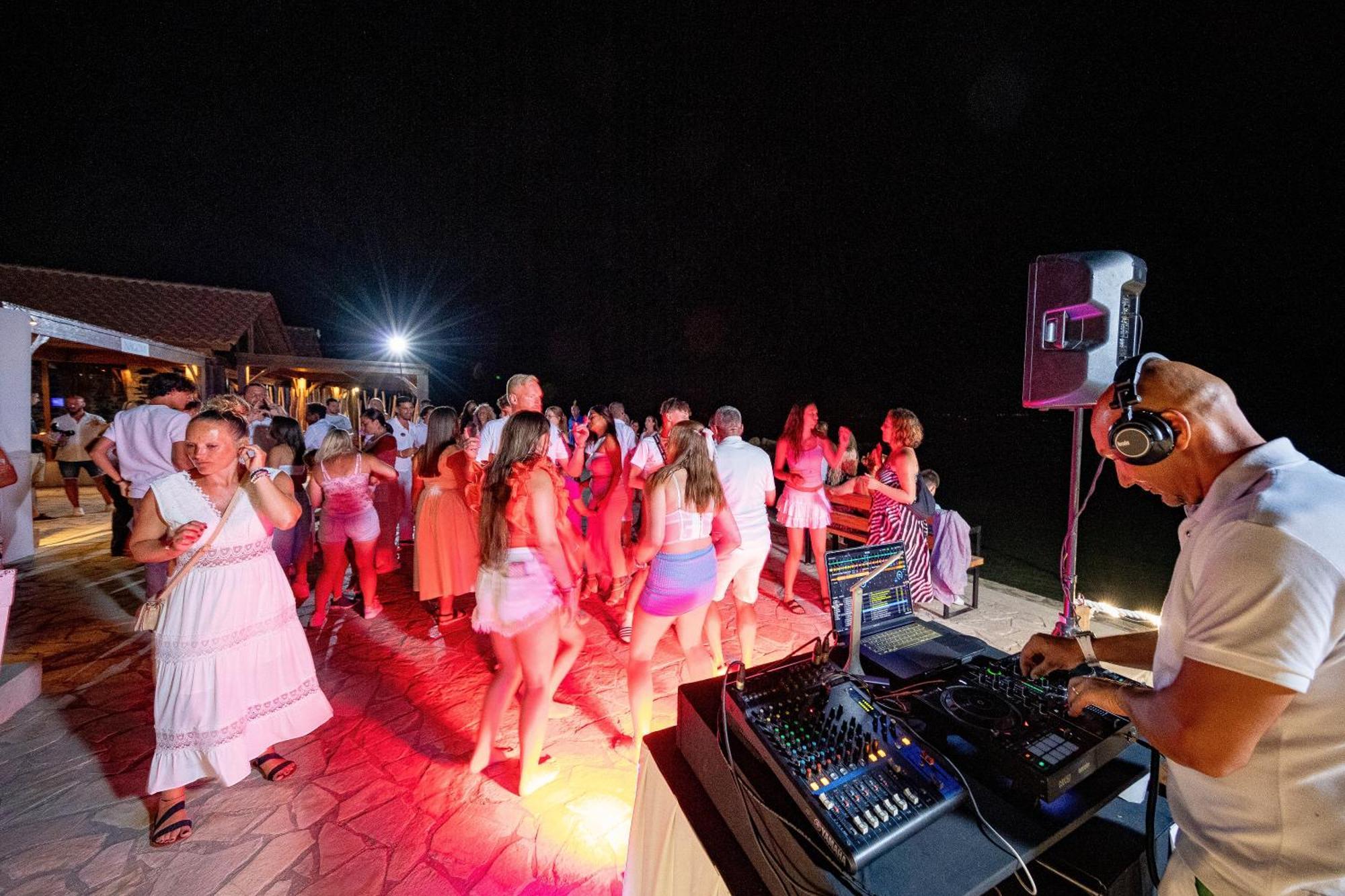 Roda Beach Resort & Spa エクステリア 写真