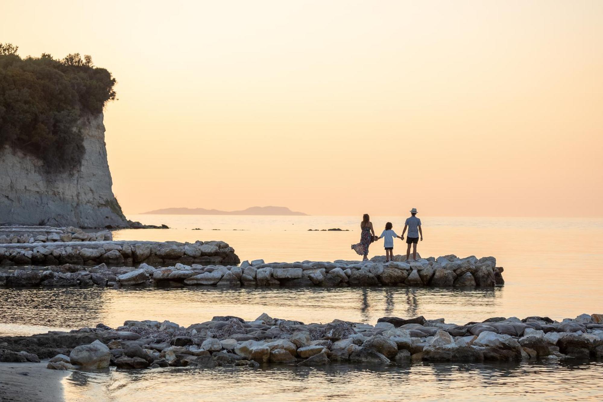 Roda Beach Resort & Spa エクステリア 写真