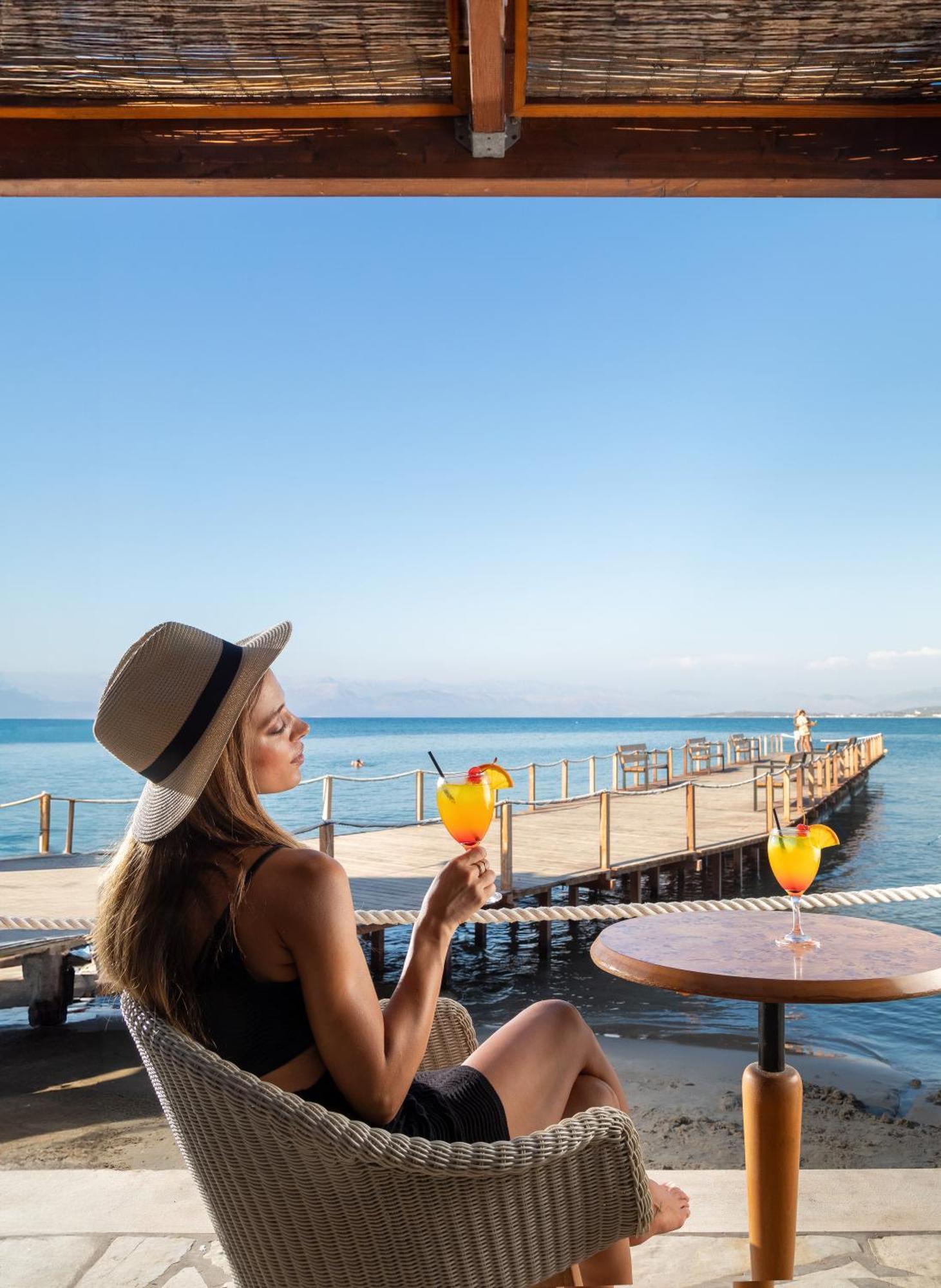 Roda Beach Resort & Spa エクステリア 写真