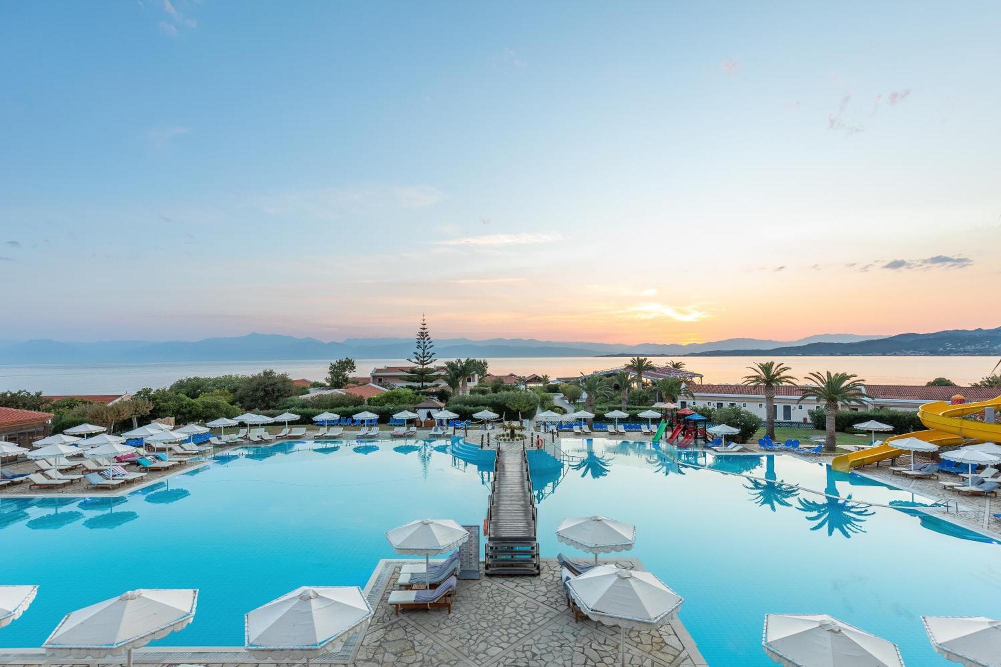 Roda Beach Resort & Spa エクステリア 写真